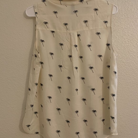 Forever 21 Collared Tank - Picture 2 of 2
